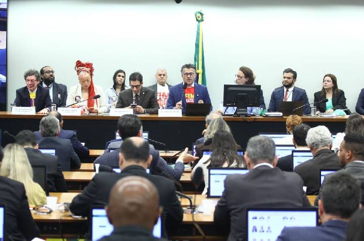 6×1: veja como cada deputado votou na comissão especial da Câmara