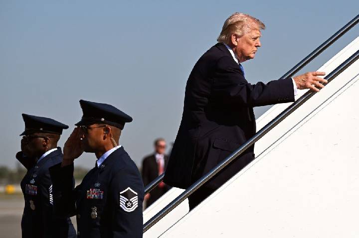 À CNN, repórter do Washington Post relata voo secreto de Trump