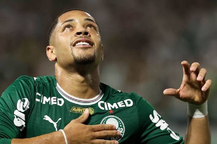 Abel faz reflexão e manda recado a Vitor Roque no Palmeiras: “Sorria mais”