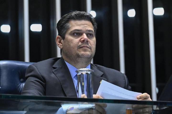 Alcolumbre defende diálogo e PL de dívidas rurais deve ficar para junho