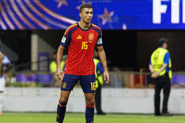 Além da Bola de Ouro: Rodri acumula conquistas por clubes e pela Espanha