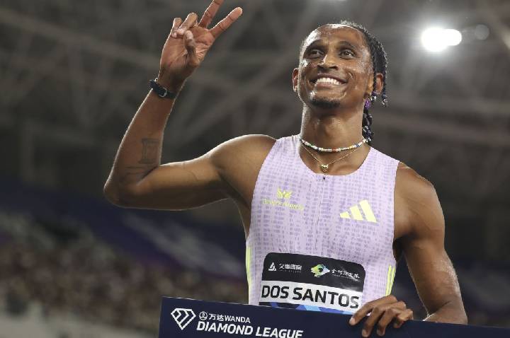 Alison dos Santos é ouro na Diamond League e faz melhor tempo do ano