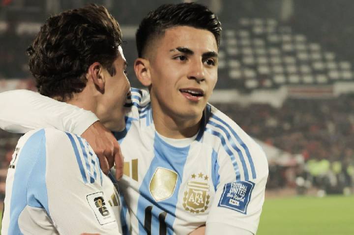Almada e mais um: Argentina corta jogadores para despedida de Messi