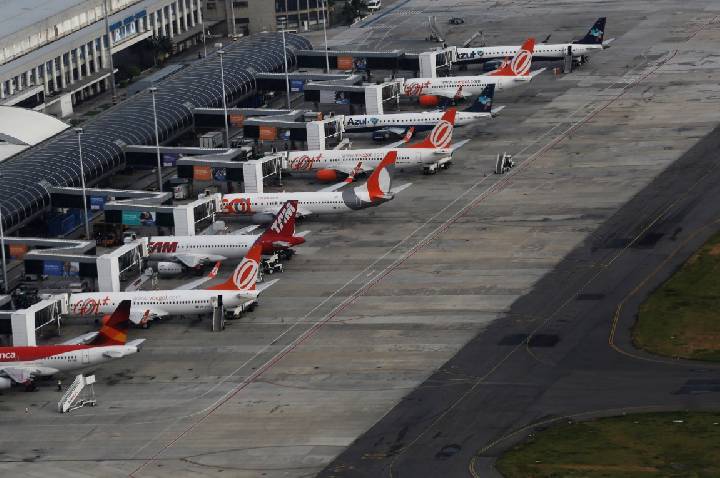 Alta do querosene faz aéreas cancelarem 121 voos por dia, diz Abear