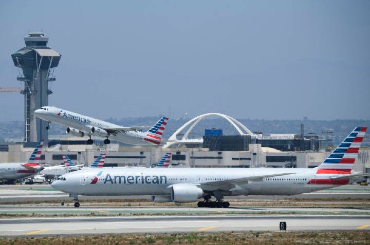 American Airlines reduz previsão para 2026 devido a custos com combustível