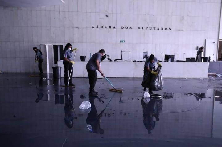 Ampliação de Vagas para Mulheres em Contratos Públicos é Proposta