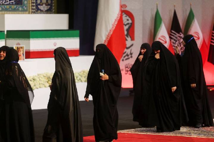 Análise: Irã tenta passar força em funeral de Ali Khamenei