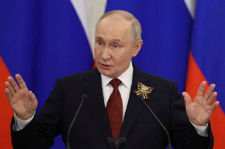 Análise: Putin tenta evitar “maldição de agosto” da Rússia em meio à guerra