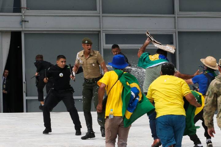 Análise: Relato de ex-chefe da FAB expõe crise militar na trama golpista