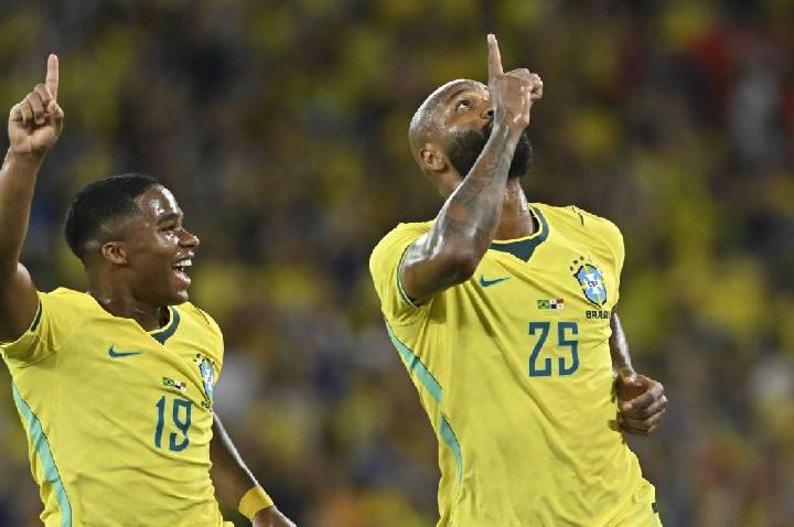 Ancelotti elogia Igor Thiago e abre jogo sobre disputa no ataque da Seleção