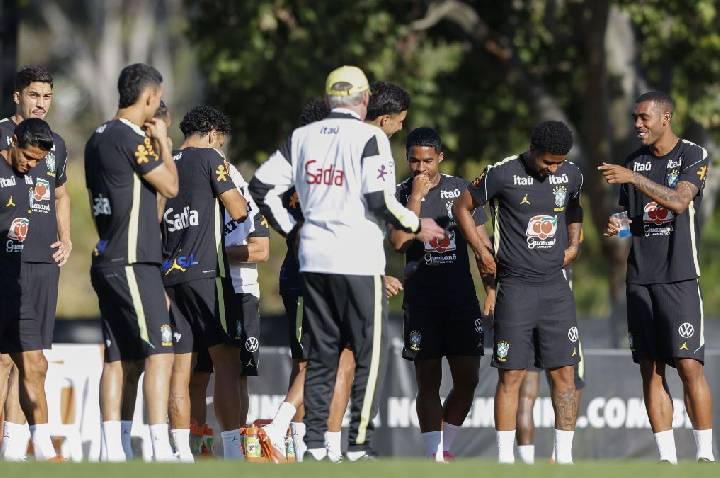 Ancelotti esboça time com Otávio titular no gol da Seleção Brasileira