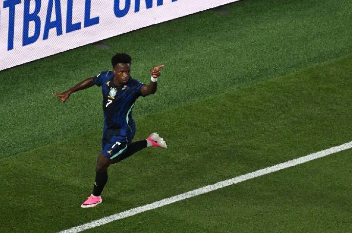 Ancelotti vê Vinícius Jr 100%, mas diz querer “Mundial do Brasil”
