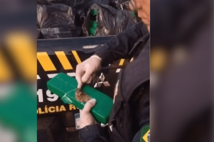 Após acidente, PRF encontra maconha em caminhão que transportava cosméticos
