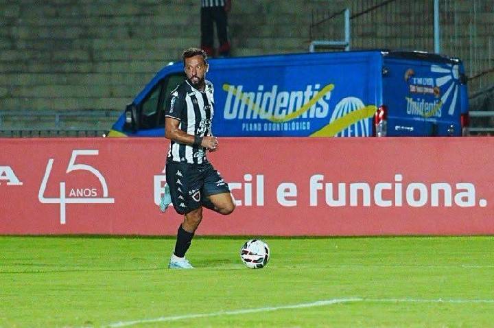 Após cobrir Copa do Mundo, Nenê decide vitória do Botafogo-PB na Série C