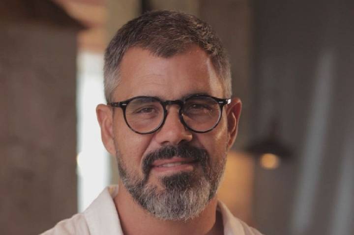 Após polêmicas, Juliano Cazarré viverá vilão em novela vertical da Globo