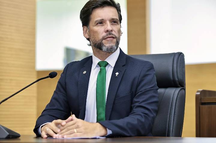 Aprovado projeto de Delegado Camargo que garante aos pais o direito de decidir sobre atividades de gênero nas escolas