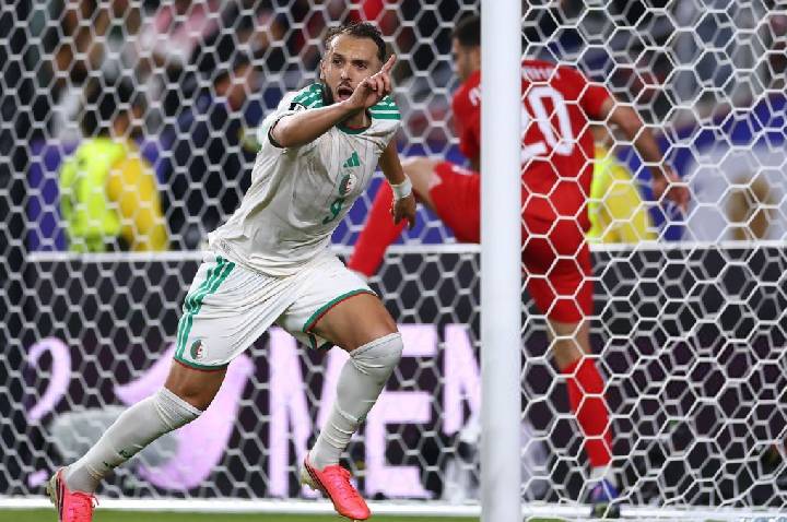 Argélia vira no fim, elimina a Jordânia e segue viva na Copa do Mundo