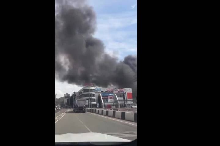 Ataque com drones ucranianos causa incêndio em refinaria na Rússia