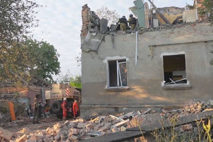 Ataque da Rússia atinge área residencial de Kharkiv e deixa um morto