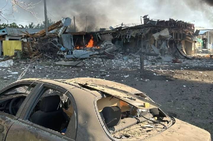 Ataque da Rússia com mísseis mata pelo menos 10 pessoas em Kharkiv