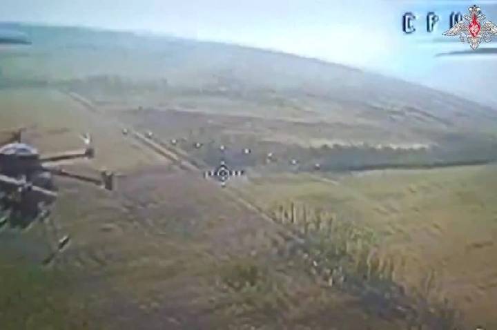 Ataque de drones provoca incêndio em refinaria russa e deixa dois mortos