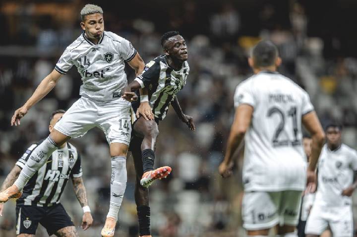 Atlético-MG vacila no final e cede empate ao Botafogo nos acréscimos