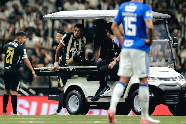 Atlético-MG x Cruzeiro: Ruan vê filme repetir e é substituído no 1º tempo
