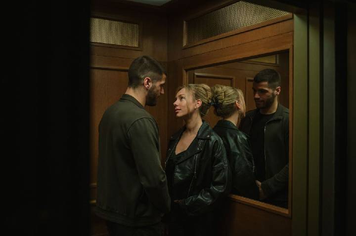 “Atraídos pelo Destino” lembra “O Guarda-Costas” e romances dos anos 1990