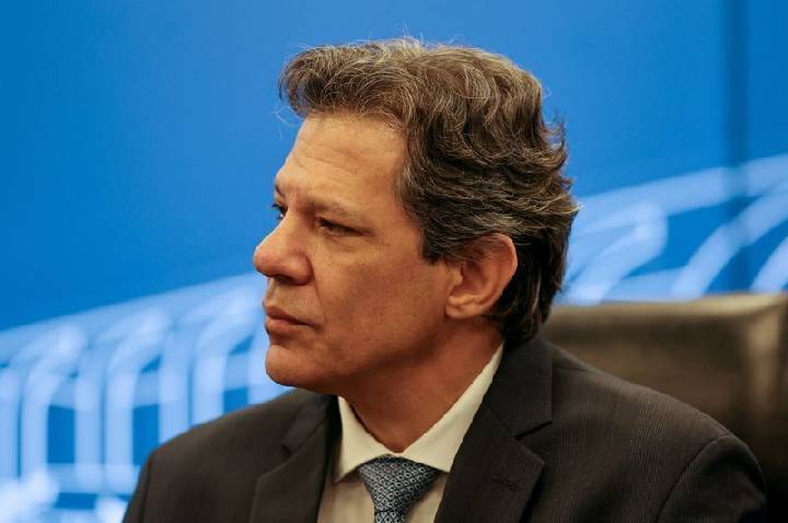 Aula de Haddad é interrompida após tumulto e briga entre manifestantes