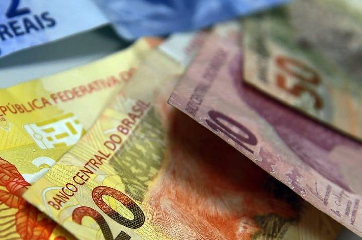 Aumento nos Juros das Famílias em Agosto e Inadimplência Eleva-se a 6%