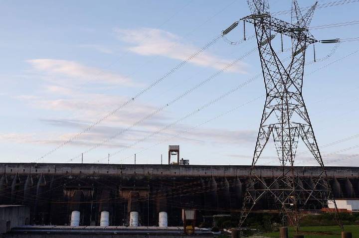 Bandeira verde retorna às contas de luz em outubro após cinco meses