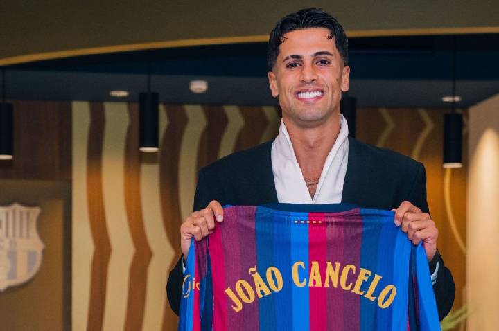 Barcelona acerta retorno de João Cancelo até 2029