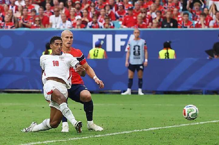 Bellingham marca, iguala Kane e entra na briga pela artilharia da Copa