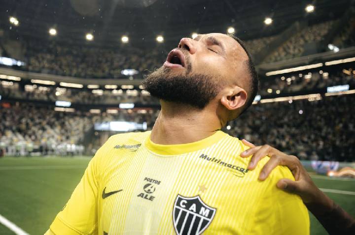 Bernard revela o que Everson disse ao time antes da vitória do Atlético-MG