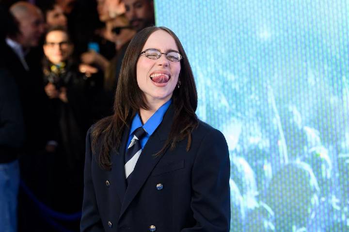 Billie Eilish posta vídeo na première de seu novo filme-concerto; confira