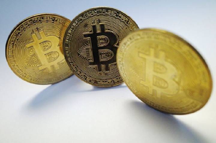 Bitcoin cai com cautela por noticiário do conflito no Oriente Médio