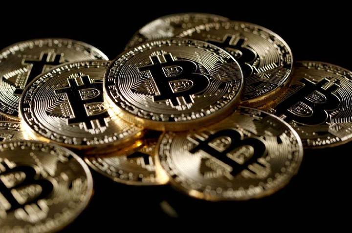 Bitcoin cai com manutenção de juros do Fed e impasse entre EUA e Irã