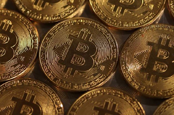 Bitcoin opera em alta com impulso de ETFs