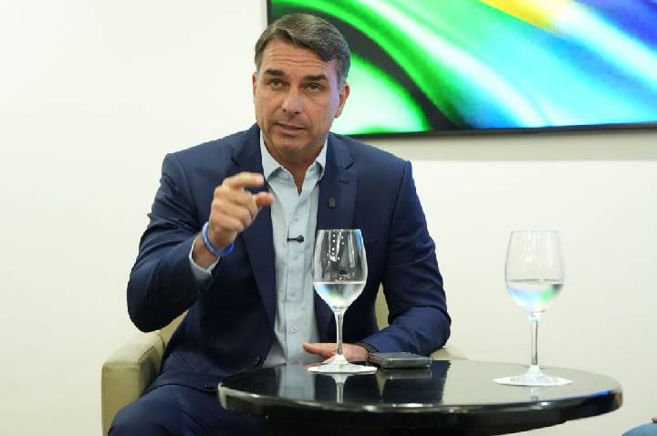 Boato sobre padroeira pressiona Flávio e beneficia PT nas redes