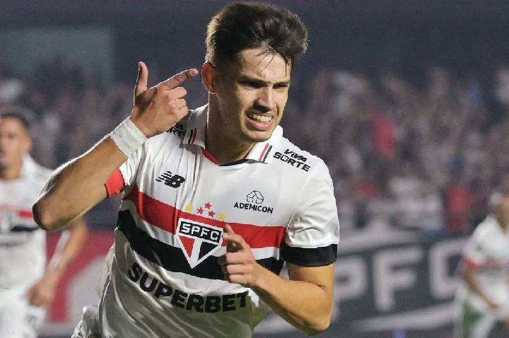 Bobadilla se inspira em legado do pai para seguir vivo na Copa do Mundo