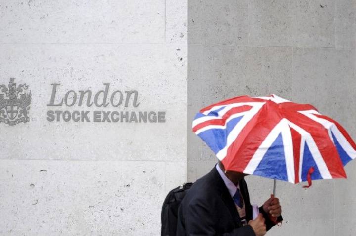 Bolsas da Europa fecham mistas com cautela diante de diálogo EUA-Irã