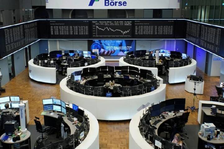 Bolsas da Europa operam mistas com cautela por pressões inflacionárias
