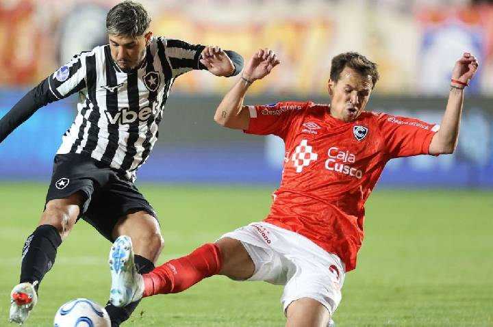 Botafogo leva baile na altitude e é goleado pelo Cienciano na Sul-Americana