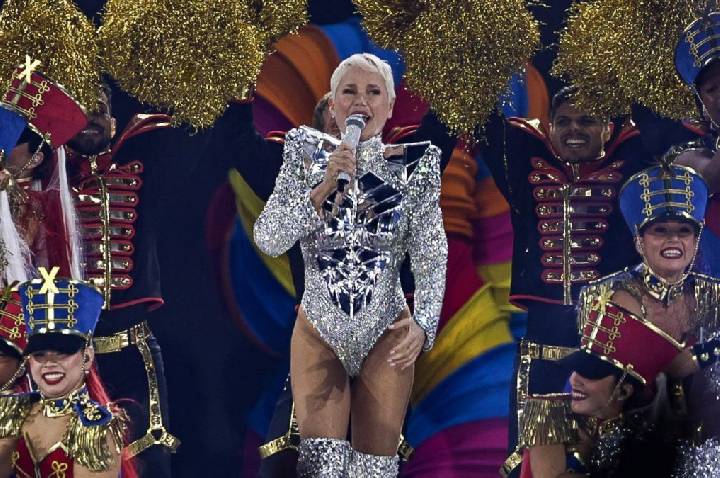 Botas, ombreiras e mais: os looks de Xuxa na turnê “O Último Voo da Nave”