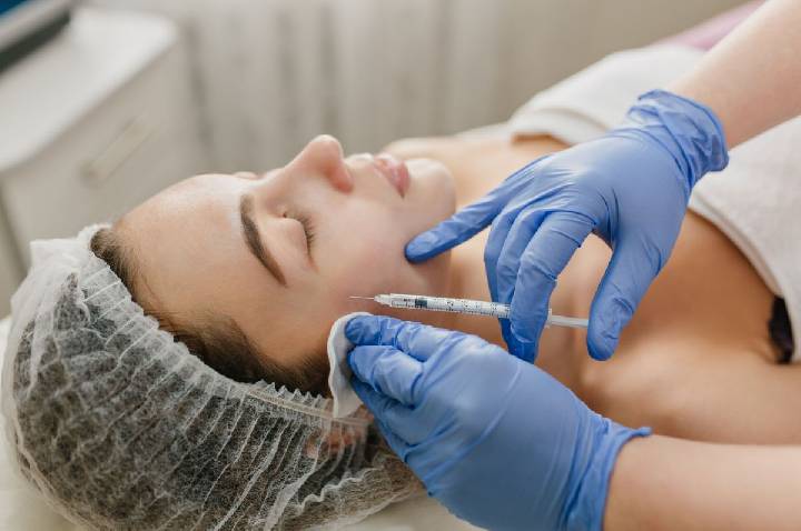 Botox pode gerar impacto nas relações? Procedimento pode afetar emoções, conexões sociais e até a vida sexual; entenda