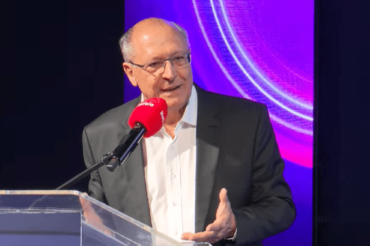 Brasil não vai alcançar renda alta se não agregar valor, diz Alckmin