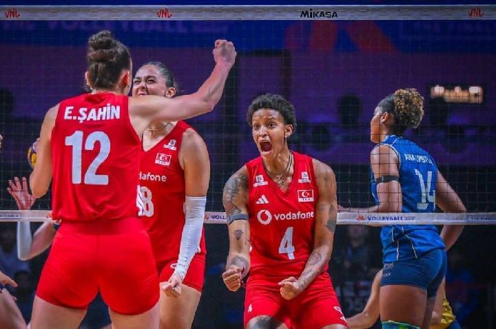 Brasil perde para Turquia e amarga quinto vice na VNL feminina