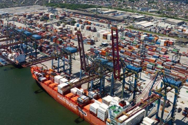 Brasil tem superávit de US$ 10,5 bilhões na balança comercial de abril