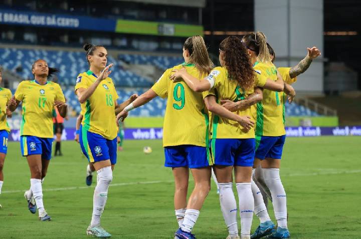 Brasil vence Canadá por 1 a 0 e seleção feminina conquista Fifa Series