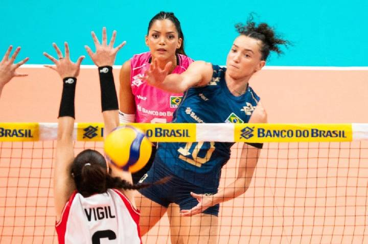 Brasil vence Peru e segue na liderança do Sul-Americano Feminino de Vôlei